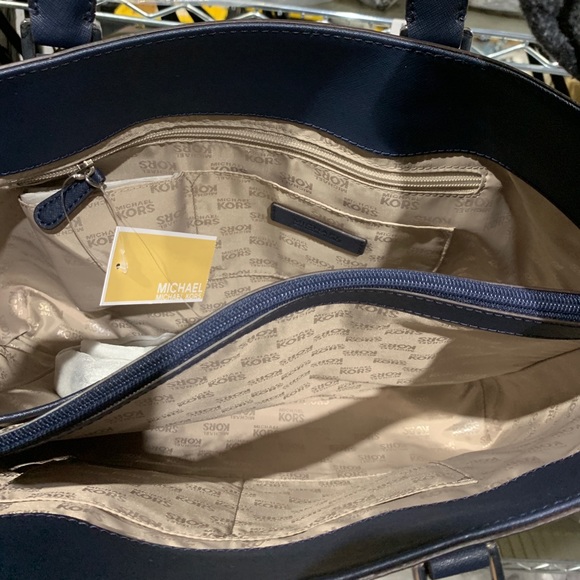 Michael Kors large laptop satchel crossbody - Picture 6 of 6